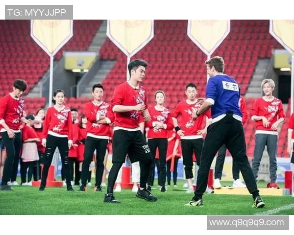 足球明星与跑男的精彩对决视频揭示运动员的另一面与不为人知的趣事